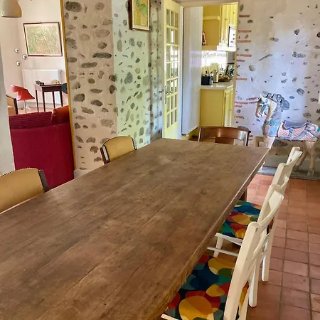 Authentique Et Chaleureux Entre Pau, Lourdes Et Les Pyrenees Pour 7 Personnes בית נופש